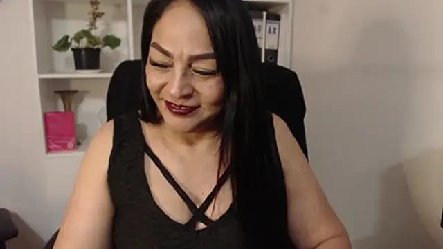 Snapshot of Gina_Myers chatting on 06/19/26, 03:34 Gina Myers online show from 06/19/26, 03:34