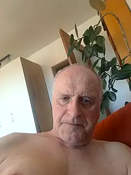 Milkasahne64 online show from 11/07/25, 11:37