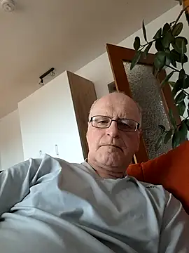 Milkasahne64 online show from 11/01/25, 10:31