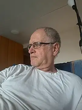 Milkasahne64 online show from 10/10/25, 08:59