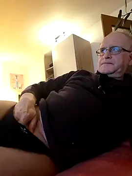 Milkasahne64 online show from 11/26/25, 04:40