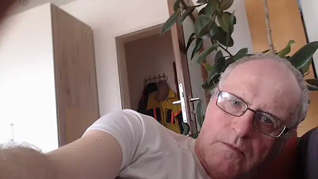 Milkasahne64 online show from 10/08/25, 09:00