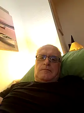 Milkasahne64 online show from 12/20/25, 07:11