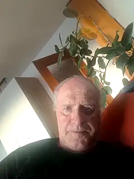 Milkasahne64 online show from 09/29/25, 04:34