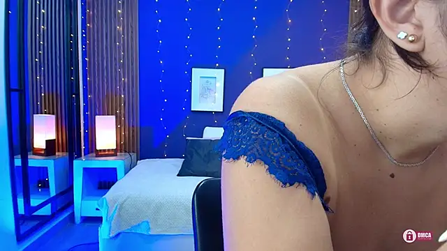 Snapshot of alina_martinelli chatting on 11/01/25, 01:49 alina martinelli online show from 11/01/25, 01:49