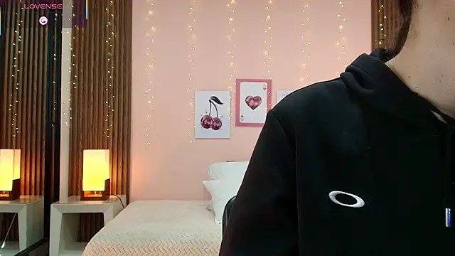 alina martinelli online show from 04/10/26, 12:01