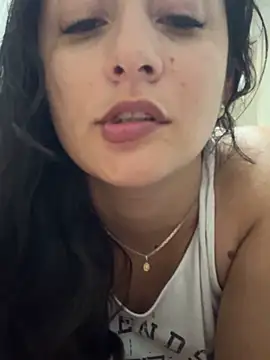 Snapshot of alina_martinelli chatting on 10/14/25, 11:47 alina martinelli online show from 10/14/25, 11:47