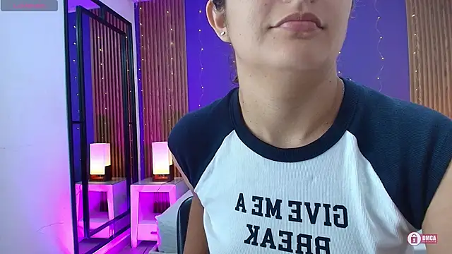 Snapshot of alina_martinelli chatting on 10/09/25, 11:44 alina martinelli online show from 10/09/25, 11:44