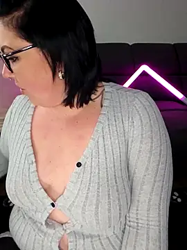 -BonnieBlack- online show from 11/04/25, 07:56