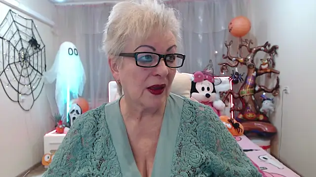 KayleSmoll online show from 10/31/25, 07:43