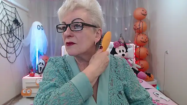 KayleSmoll online show from 10/18/25, 06:21