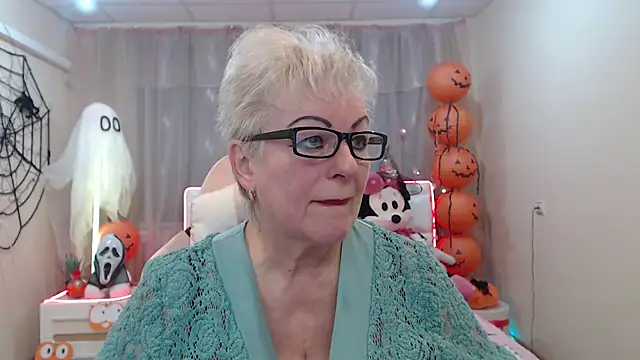 KayleSmoll online show from 10/17/25, 06:32