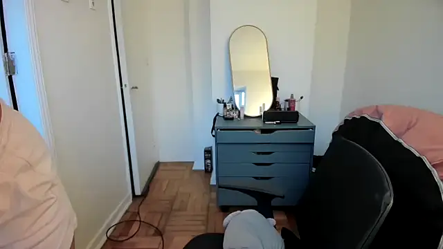 cinnamon rosa online show from 03/12/25, 10:17