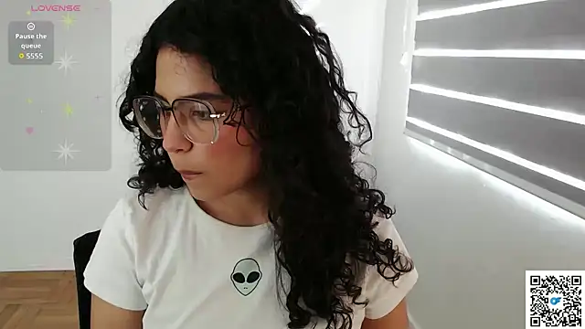 cinnamon rosa online show from 10/08/25, 08:42