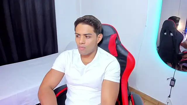 Snapshot of Luciano_and_Marlon chatting on 07/16/26, 12:07 Luciano and Marlon online show from 07/16/26, 12:07