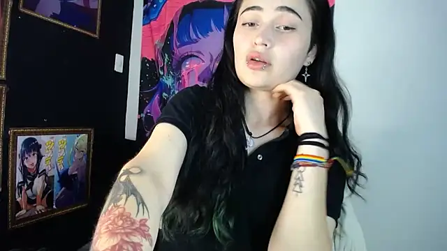 Snapshot of Nylaahh_ chatting on 10/18/25, 08:33 Nylaahh online show from 10/18/25, 08:33