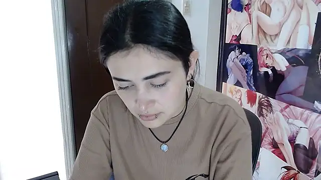 Snapshot of Nylaahh_ chatting on 10/13/25, 07:48 Nylaahh online show from 10/13/25, 07:48
