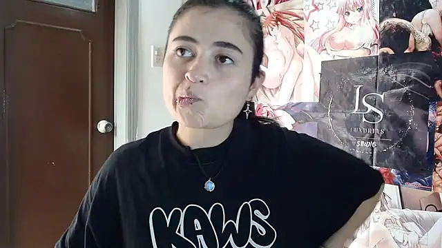 Snapshot of Nylaahh_ chatting on 10/17/25, 07:26 Nylaahh online show from 10/17/25, 07:26