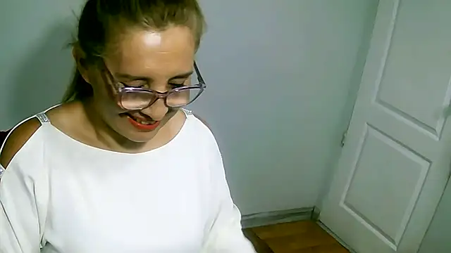 leona- online show from 12/21/25, 04:41