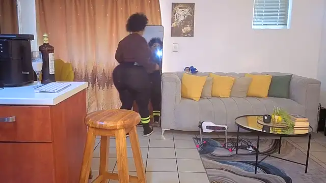 GiantBootyMilf online show from 11/04/25, 01:48