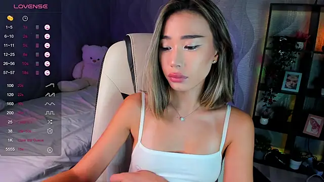 Snapshot of sensualily chatting on 07/05/26, 03:41 sensualily online show from 07/05/26, 03:41