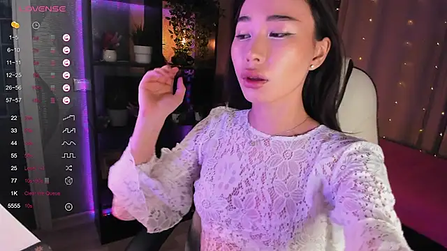 Snapshot of sensualily chatting on 09/14/25, 04:29 sensualily online show from 09/14/25, 04:29