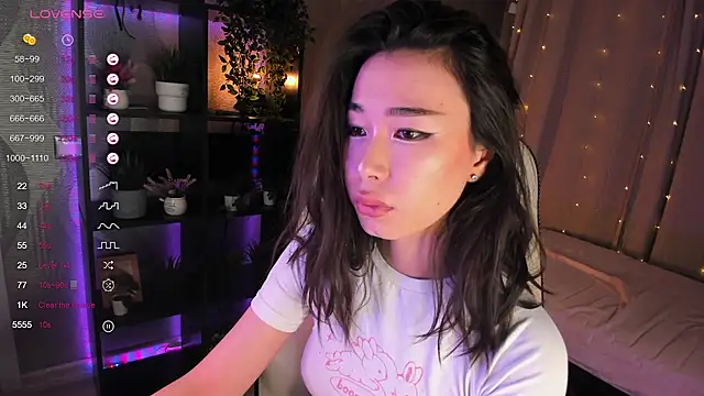 Snapshot of sensualily chatting on 10/09/25, 02:17 sensualily online show from 10/09/25, 02:17