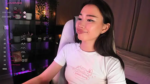 Snapshot of sensualily chatting on 10/12/25, 01:34 sensualily online show from 10/12/25, 01:34