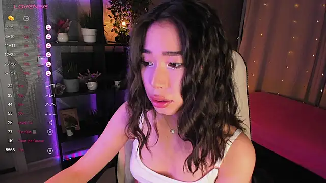 Snapshot of sensualily chatting on 09/18/25, 03:59 sensualily online show from 09/18/25, 03:59