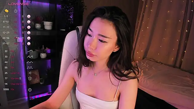 Snapshot of sensualily chatting on 10/10/25, 02:07 sensualily online show from 10/10/25, 02:07