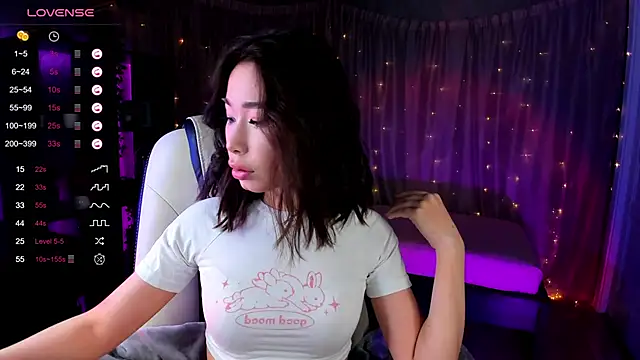 Snapshot of sensualily chatting on 02/27/25, 04:43 sensualily online show from 02/27/25, 04:43