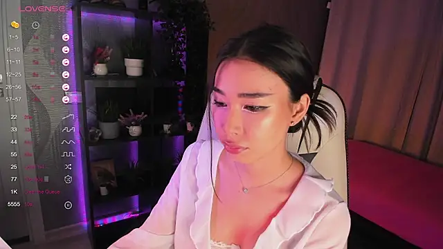 Snapshot of sensualily chatting on 09/13/25, 03:56 sensualily online show from 09/13/25, 03:56