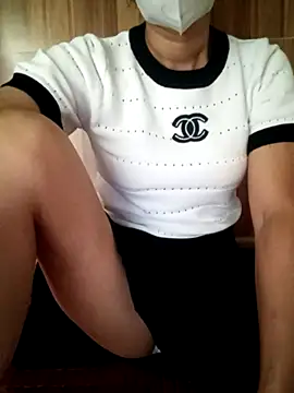 Snapshot of YunLem chatting on 10/14/25, 07:20 YunLem online show from 10/14/25, 07:20