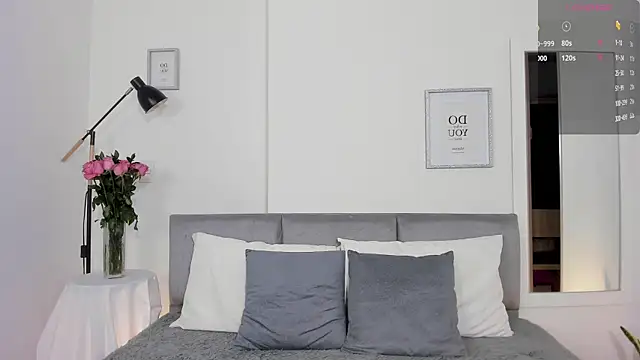 Snapshot of Hannaos chatting on 11/19/25, 11:10 Hannaos online show from 11/19/25, 11:10