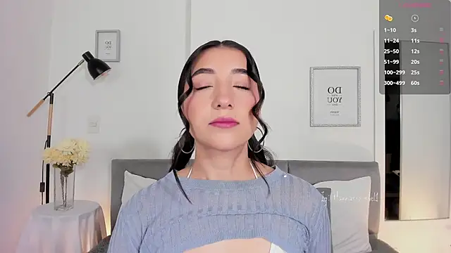 Snapshot of Hannaos chatting on 11/28/25, 10:59 Hannaos online show from 11/28/25, 10:59