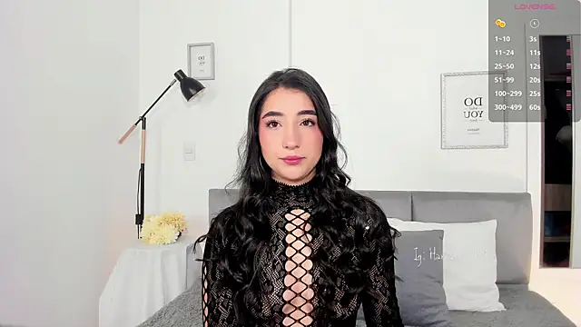 Snapshot of Hannaos chatting on 11/15/25, 10:52 Hannaos online show from 11/15/25, 10:52