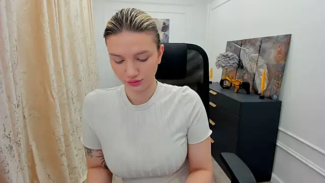 SelenaeMoore online show from 05/30/26, 03:46