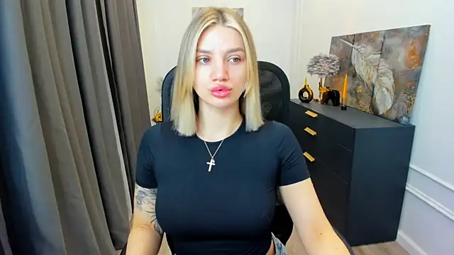SelenaeMoore online show from 04/19/26, 03:40