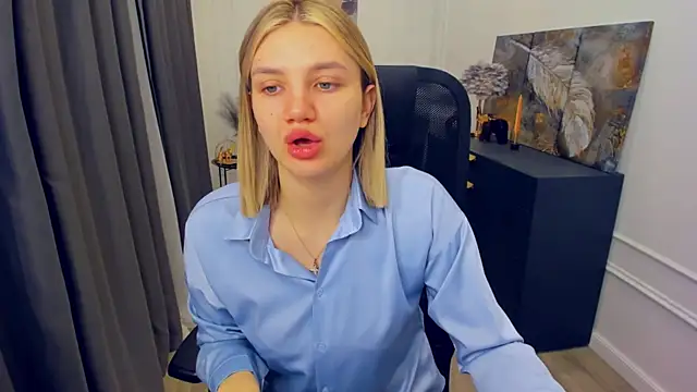 SelenaeMoore online show from 04/18/26, 03:42