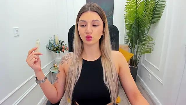 SelenaeMoore online show from 11/14/25, 07:50