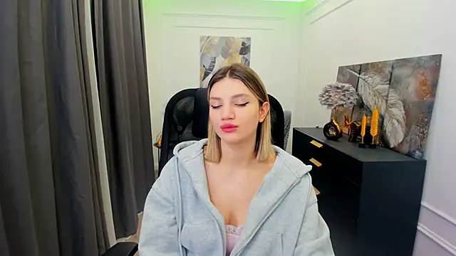 SelenaeMoore online show from 04/05/26, 03:46