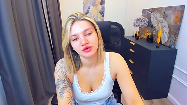 SelenaeMoore online show from 05/06/26, 03:43