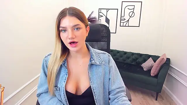 SelenaeMoore online show from 10/12/25, 08:10