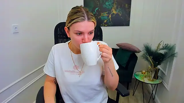 SelenaeMoore online show from 05/07/26, 04:17