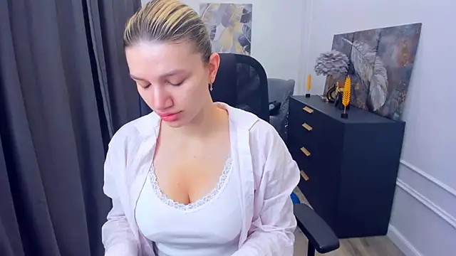 SelenaeMoore online show from 05/23/26, 03:38