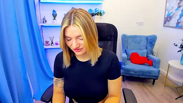 SelenaeMoore online show from 05/02/26, 07:30