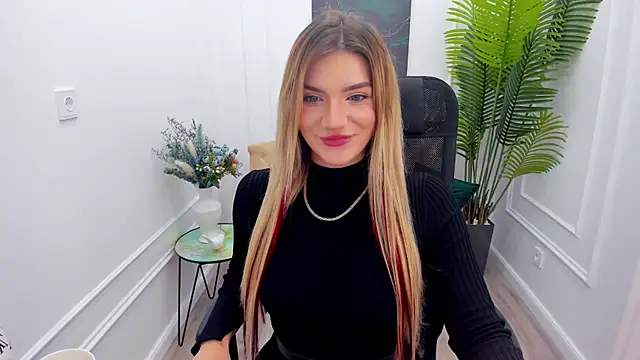 SelenaeMoore online show from 09/13/25, 11:43