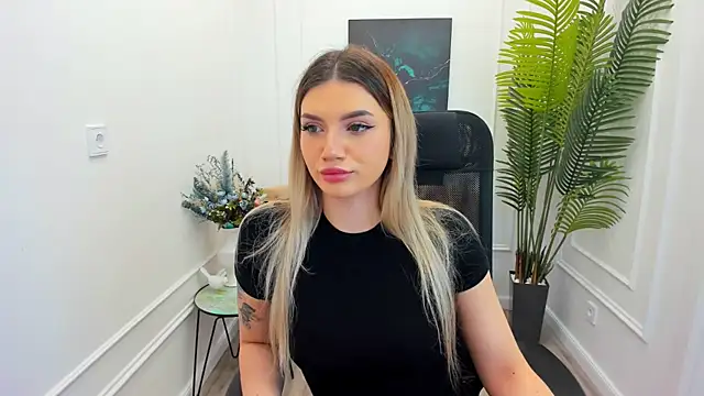 SelenaeMoore online show from 10/05/25, 07:48