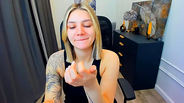 SelenaeMoore online show from 05/05/26, 03:42