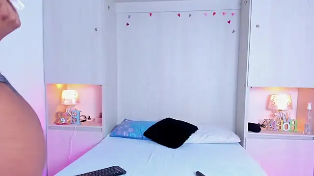 KendallRosse1 online show from 12/18/25, 12:53